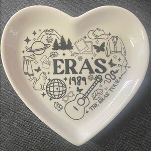 Ras Heart-Shaped Ceramic Plate with Black and White Graphics